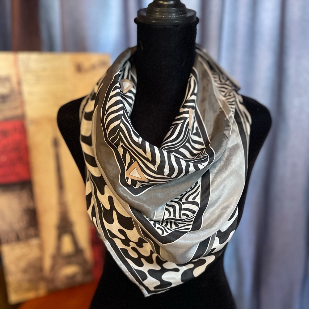 Designer Oscar de la Renta Silk Scarf
